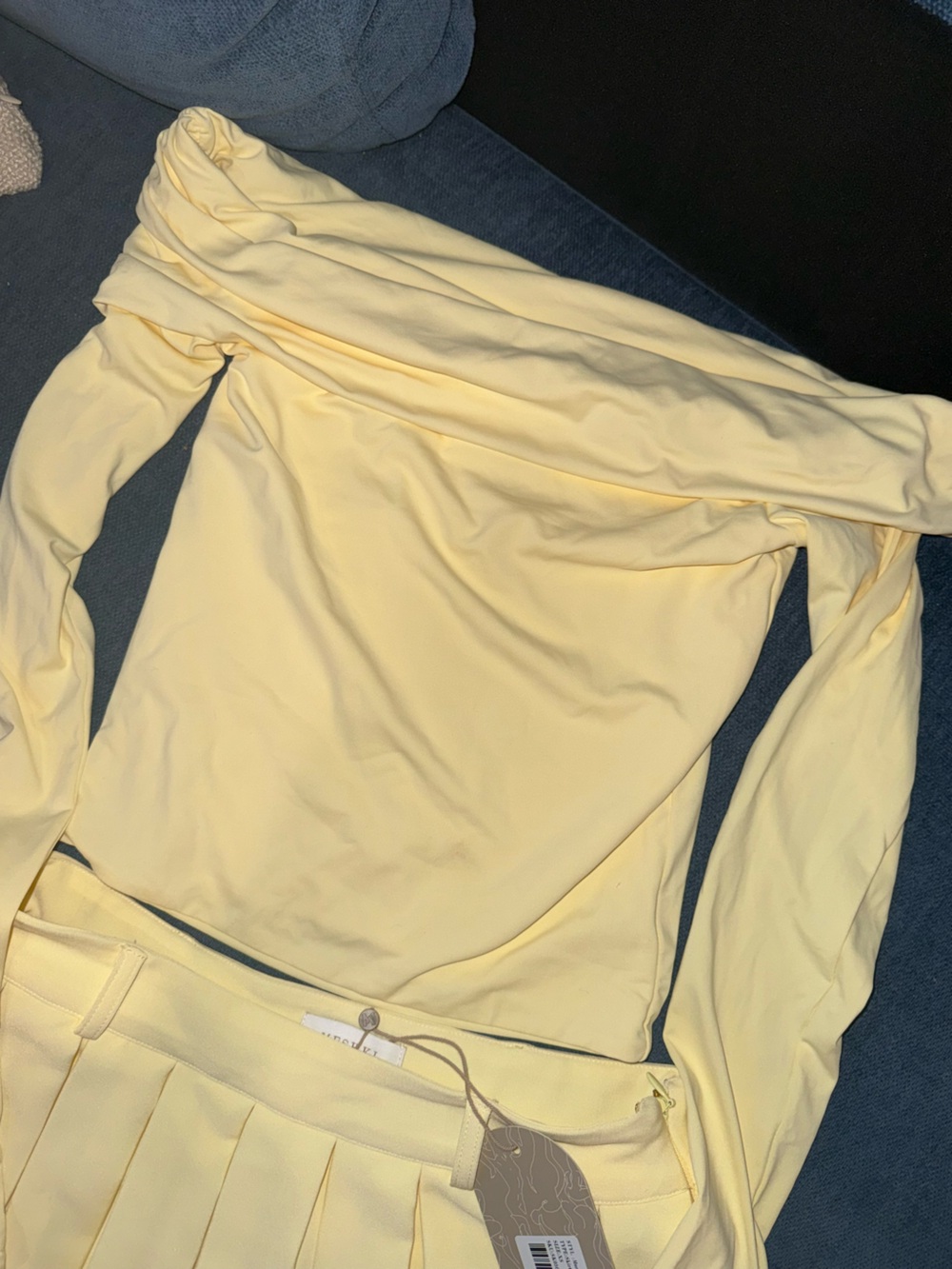 Meshki Pale Yellow Off-Shoulder Long Sleeve Top & Pleated Skirt Set - Picture 2 of 4